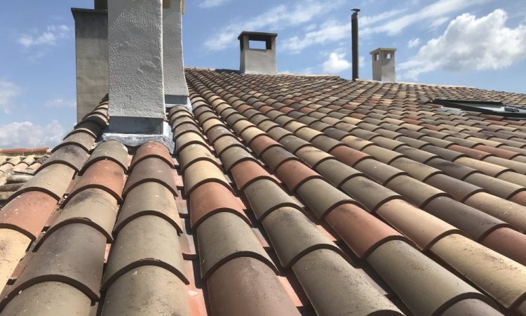 Pose et installations de tuiles aspect vieux toit à Bourg-lès-Valence